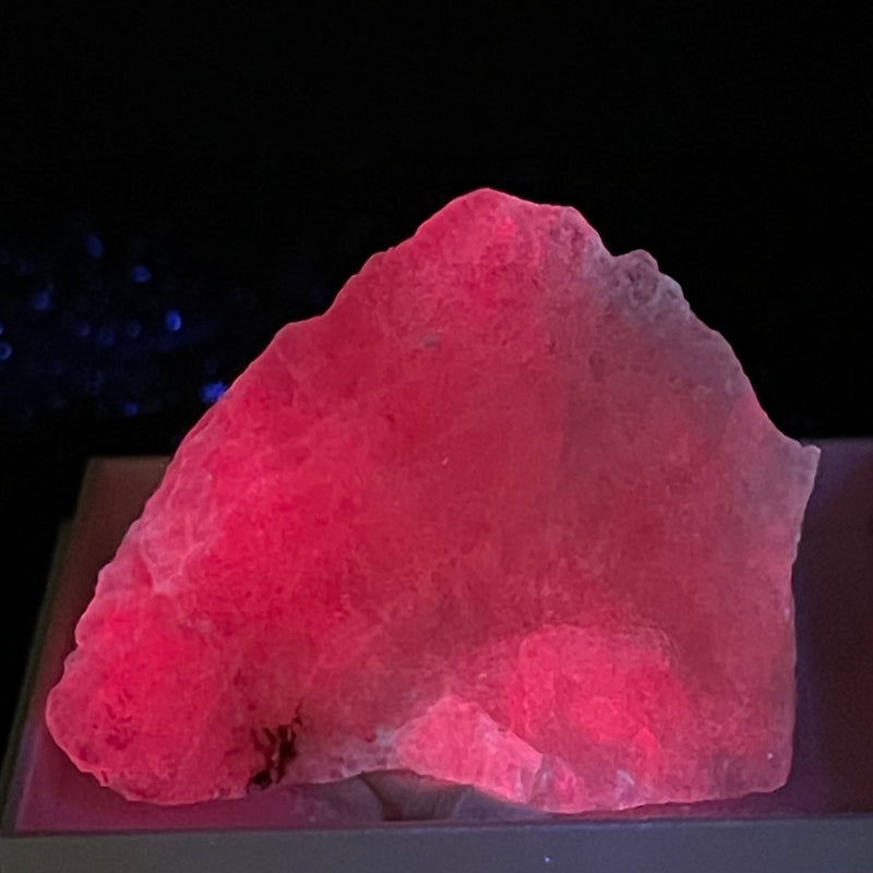 Fluorescent Eucryptite from Masvingo Province, Zimbabwe