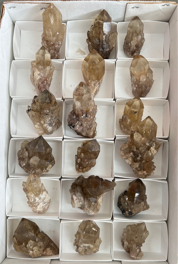 Premium Quality 18 Pieces Kundalini Quartz, 2.774kg of Natural Congo Citrine from Luena, DRC - Wholesale flat