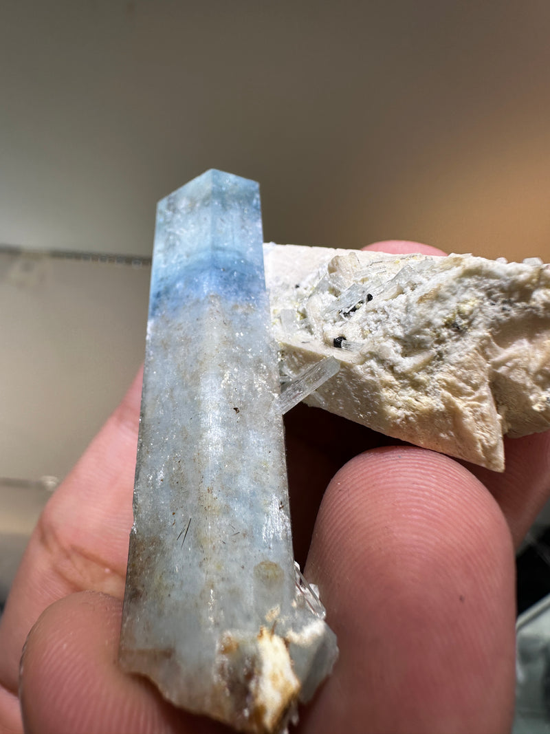 AQUAMARINE SPECIMEN WITH FELDSPAR 31g FROM ERONGO MOUNTAIN, ERONGO REGION, NAMIBIA, ERONGO AQUAMARINE CRYSTAL, CRYSTAL HEALING