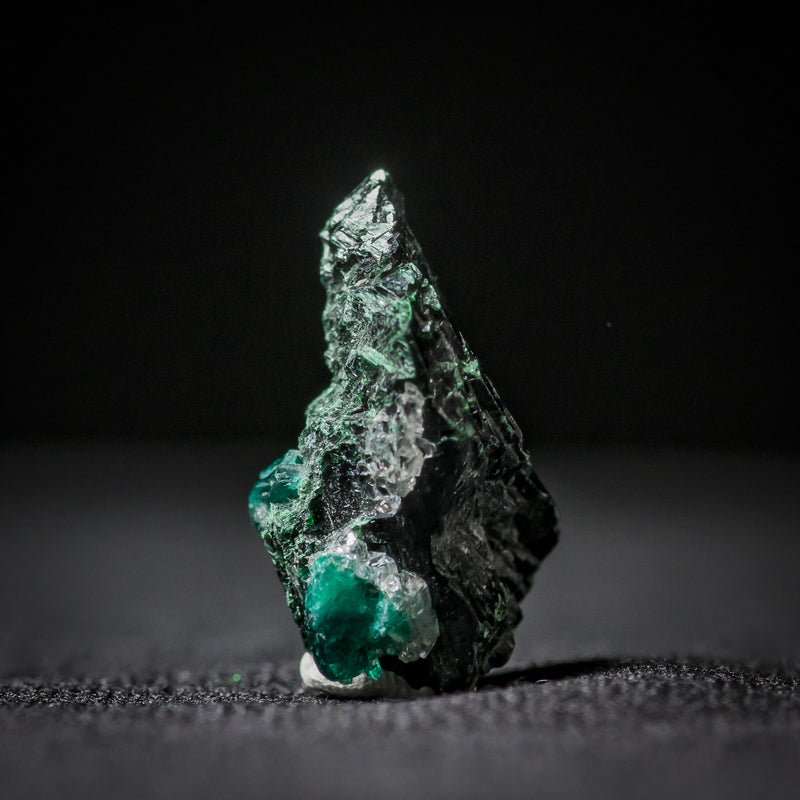 Dioptase, 24 carats (4.8 grams), Kunene Region, Namibia, Africa